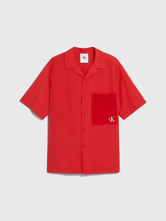 Červená barva, Woven košile