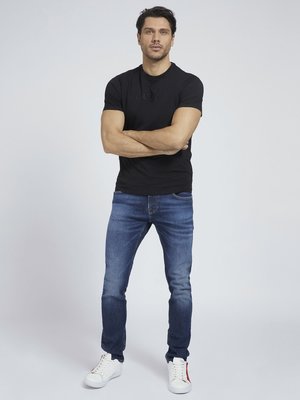 Triko – Guess, Černá barva Muži, Muži