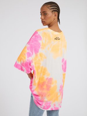 W3GI49K9RM4-F32L TRIKO BANKSY S/S – GUESS Ženy