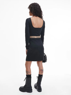 Černá barva, Logo tape šaty