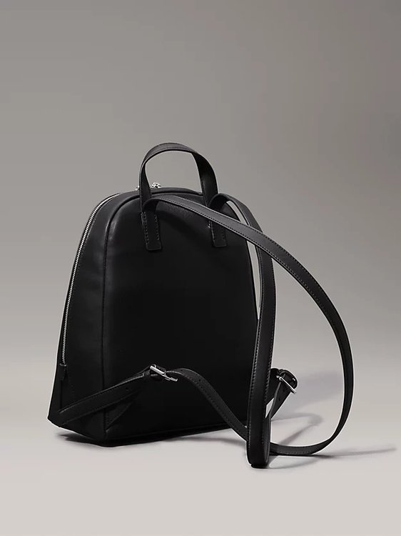 Módní CK Must Dome batoh, Černá barva, 2024