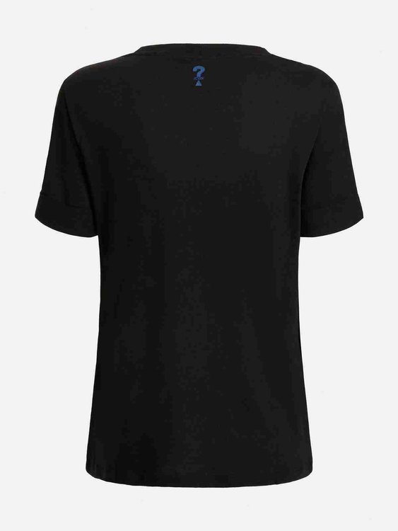 Černá barva, Danielle triko 1