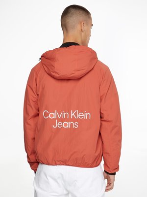není fotka J30J320265-XLV větrovka – Calvin Klein Jeans Muži