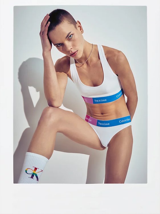 Bílá barva, This Is Love podprsenka