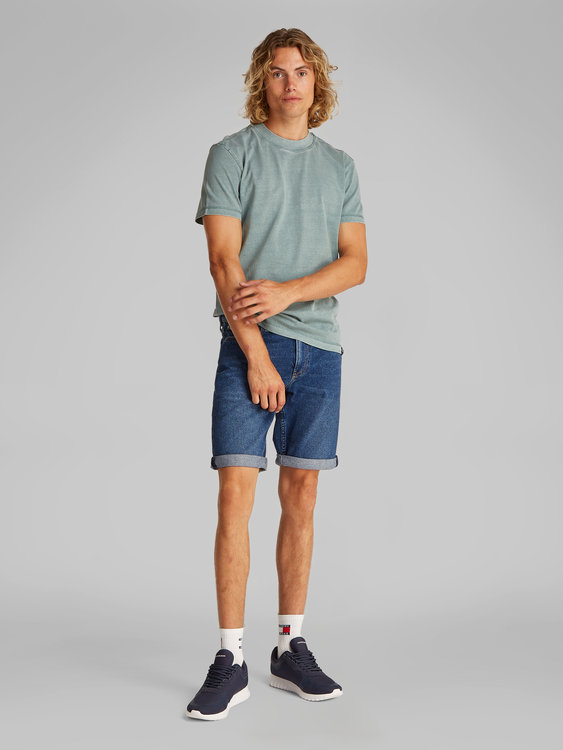 Módní J30J327184-1BJ šortky, 2025