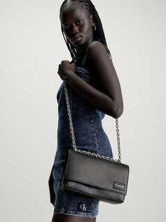 Sculpted Flap kabelka Černá barva Ženy