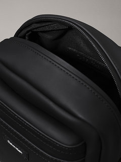 CK Essential crossbody Černá barva Muži