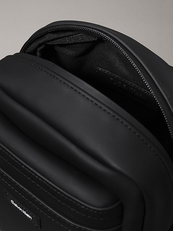 CK Essential crossbody Černá barva Muži