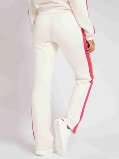 Bílá barva, Brandie tepláky 1