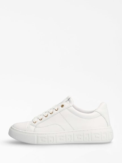 Bílá barva, Intrest tenisky