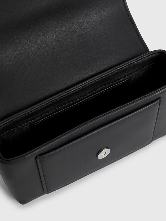 Módní CK Must crossbody, Černá barva, 2023