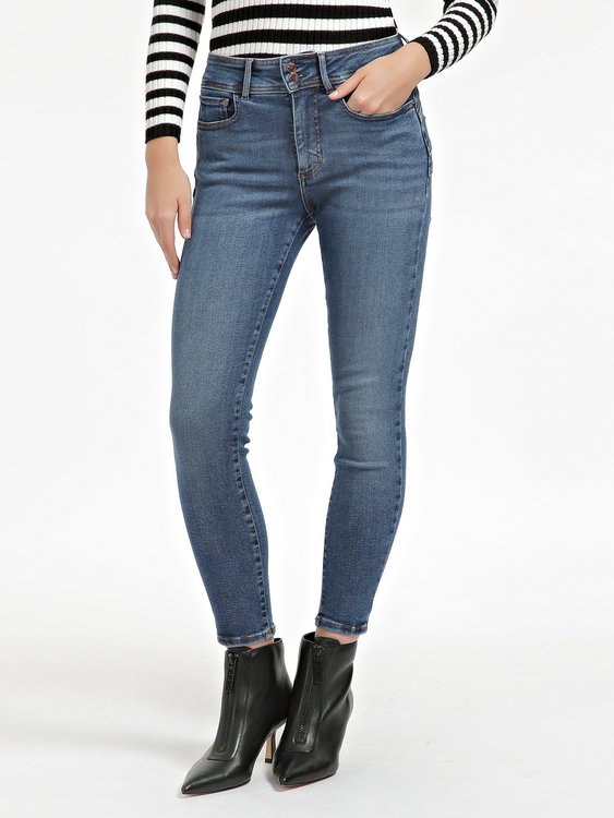 Guess – Jeans Power Up, Modrá barva