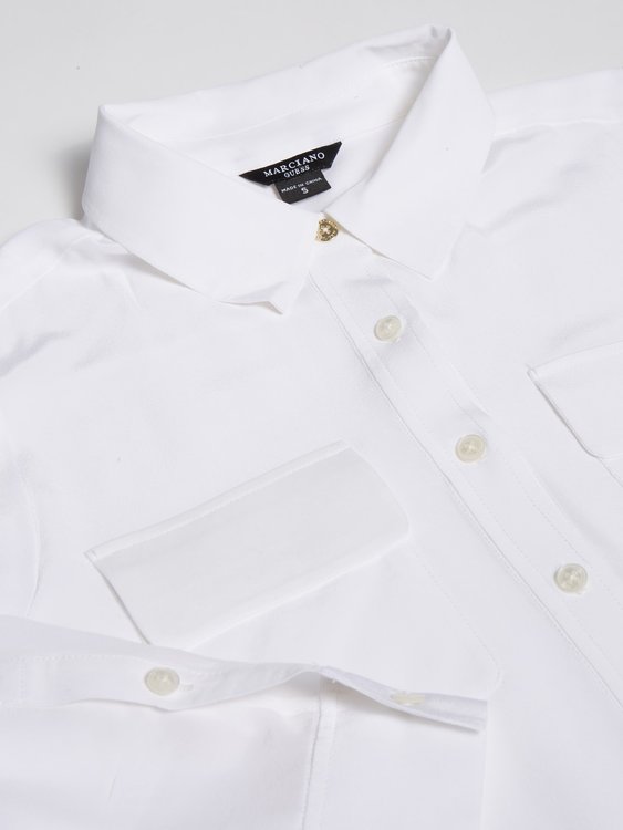 Bílá barva, Essence košile 1