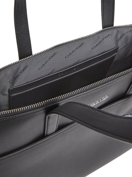 Módní K60K609116-BAX kabelka, 2022