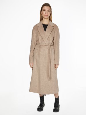 K20K204951-YBL kabát