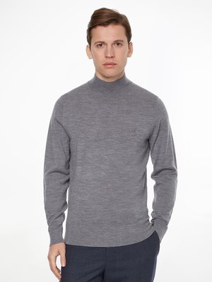 K10K110424-P4A svetr