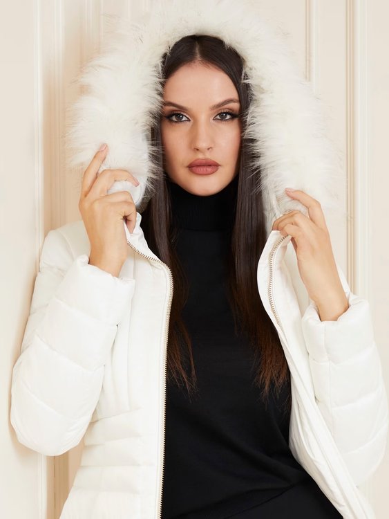 Bílá barva, Mariah Puffer bunda