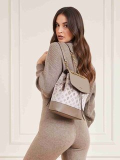 Guess, Hnědá barva Kimi velvet batoh