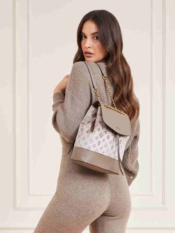 Guess, Hnědá barva Kimi velvet batoh