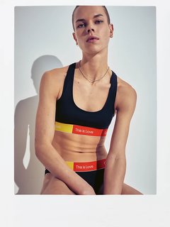 Černá barva, This Is Love podprsenka