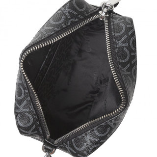 Černá barva, Re lock crossbody