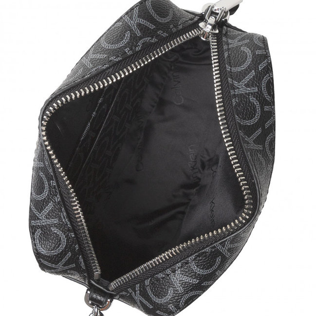 Černá barva, Re lock crossbody