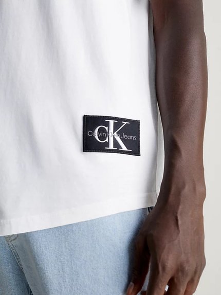 Módní Monologo Badge top, Bílá barva, 2024