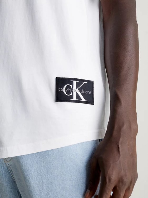 Módní Monologo Badge top, Bílá barva, 2024