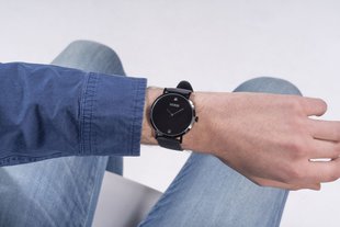 Černá barva, Hodinky Supernova 1