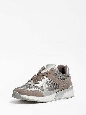 Guess – FL7MYBFAM12-SILVE TENISKY