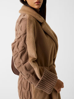 Hnědá barva, Lucrezia kabát