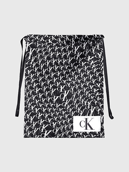 Černá barva, CK 96 pyžamový set