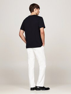 Černá barva, Hilfiger Flag triko