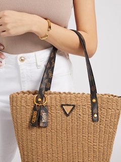 Guess, Krémová barva Lilica bucket kabelka