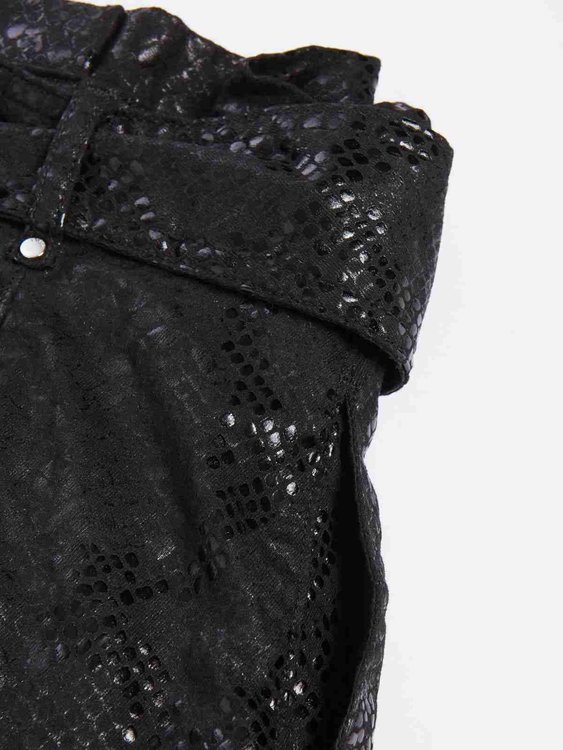 Černá barva, Sammy kraťasy 1