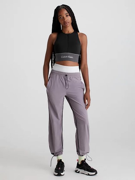 Módní Medium Support top, Černá barva, 2023