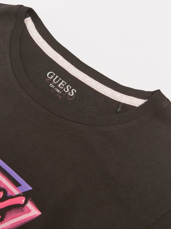 Černá barva, Elsie triko 1