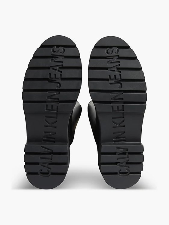 Černá barva, Combat kozačky