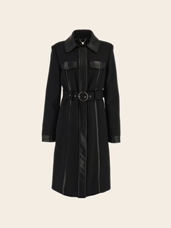 Černá barva, Maddy Trench kabát