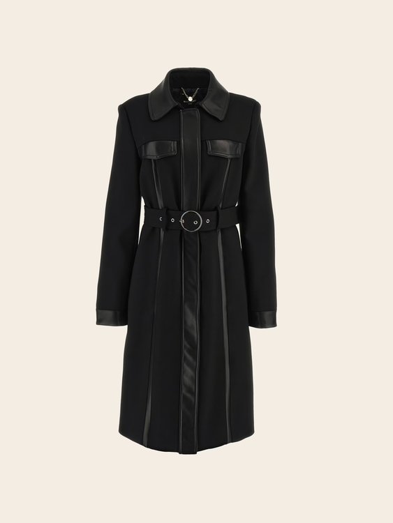 Černá barva, Maddy Trench kabát