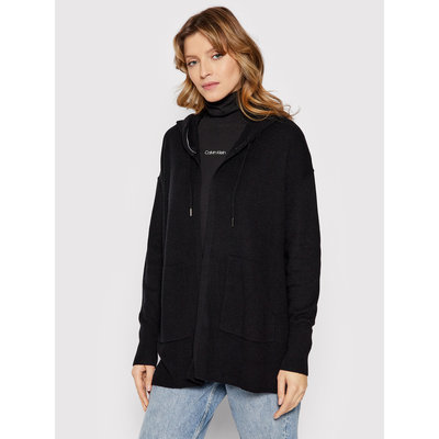 Černá barva, Essential svetr