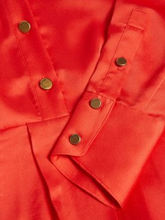 Červená barva, Dyane šaty