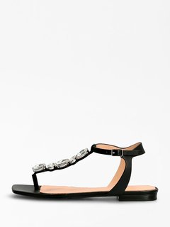 Černá barva, Sefora sandálky