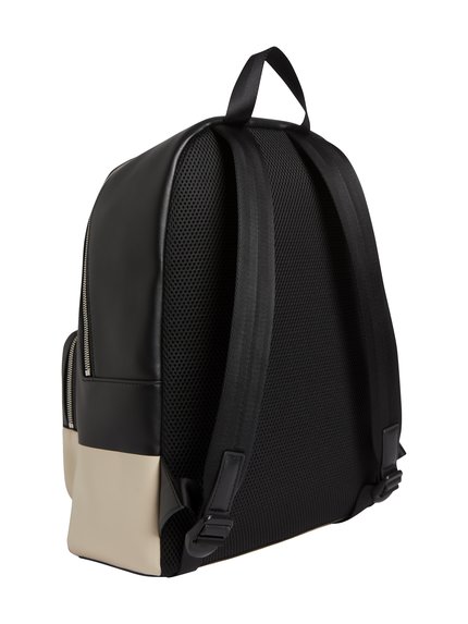 Módní K60K609780-01R batoh, 2022