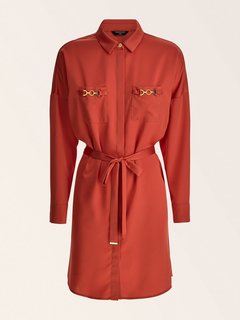 Červená barva, Jessamine šaty 1