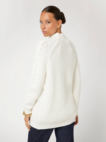 Módní Ozuna rolák, Bílá barva, 2024