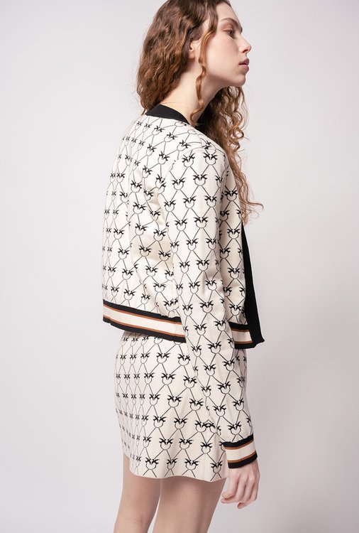 Bílá barva, Monogram Jacquard svetr