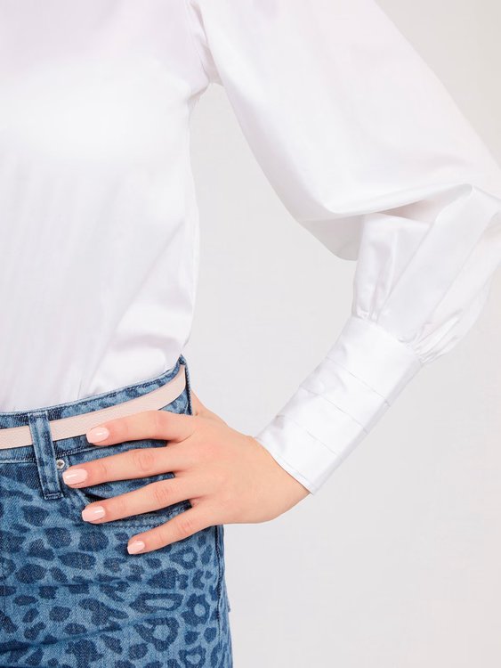 Bílá barva, Ravin košile