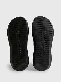 Černá barva, Hybrid sandály