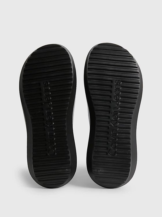 Černá barva, Hybrid sandály